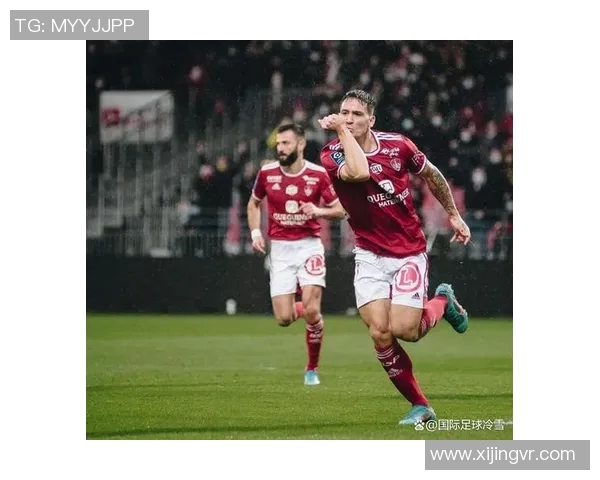 努涅斯在赛场上的崛起与挑战解析:从新星到顶级前锋的成长之路